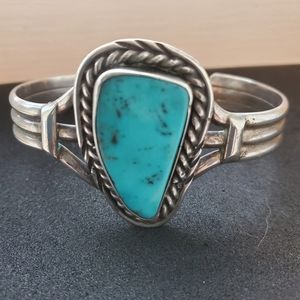 Vintage Native American Navajo Turquoise Silver Bracelet Cuff